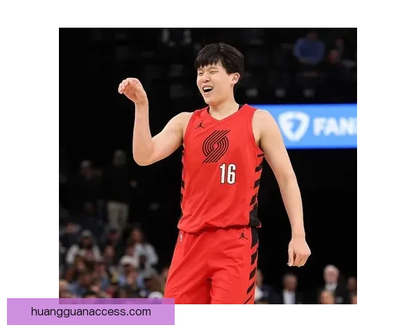 斯普利特赞杨瀚森进步显著 从季初时间减少到成长为更好球员