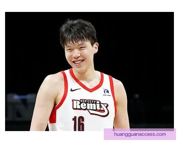 开拓者官方宣布召回杨瀚森晒全队合影告别赛季小杨缺席引发关注热
